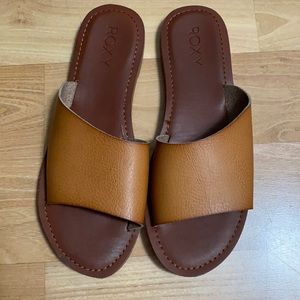 Roxy sandals size 8